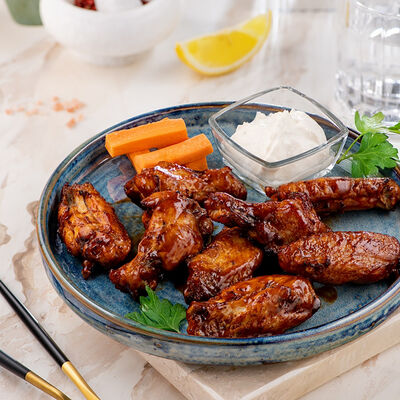 Куриные крылья BBQ в Графин по цене 490 ₽
