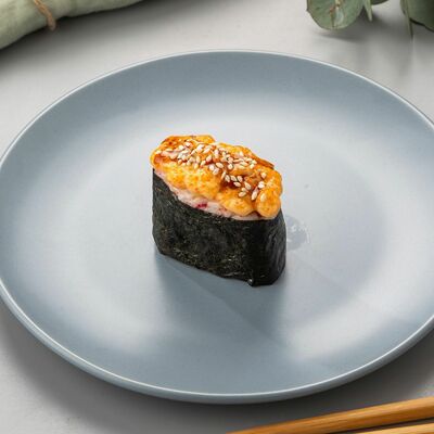 Запеченные суши с тигровой креветкой в Сушишоп по цене 102