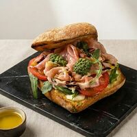 Сэндвич панини с пармой и моцареллой в Fatucci Fine Food