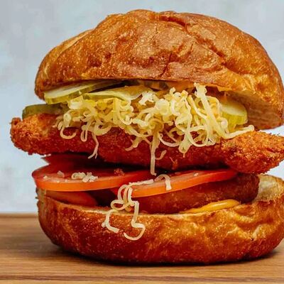 Бургер Чикен в Lounge Trattoria Pizza Bar по цене 450 ₽