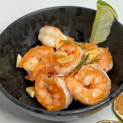 Тигровые креветки с чесноком в Сто друзей по цене 1080 ₽