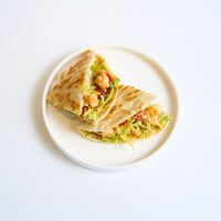 Лепешка роти с хумусом и гуакамоле в Beyond