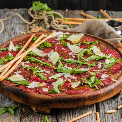 Карпаччо из говядины в Пряности & Радости на Московском по цене 690 ₽