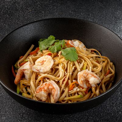 Вок удон с креветками в Мацумото по цене 650 ₽