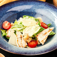 Цезарь с курицей в Mojo