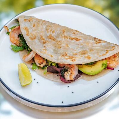 Ротти с креветками и авокадо в APOLLO по цене 745 ₽