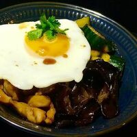 Тёплый поке с курицей в Miso izakaya