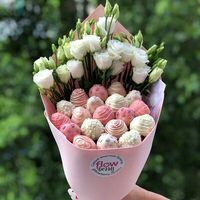 Клубничный букет Иностранка M в FlowBerry