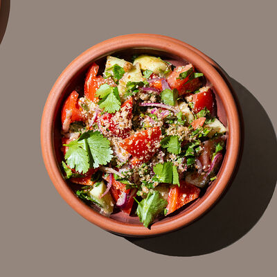 Овощной салат по-тбилисски в Хачапури и вино по цене 437 ₽