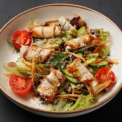 Салат с угрем в Морошка по цене 414 ₽