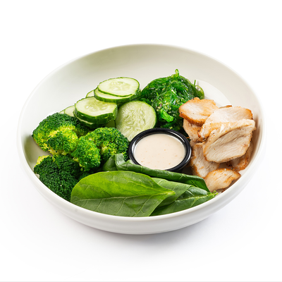 Зеленый боул с курицей в La Maro по цене 3800 ₸