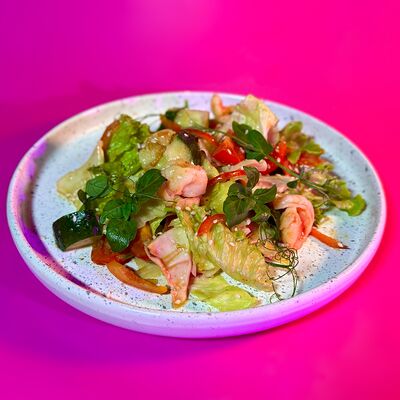 Салат с морепродуктами в соусе понзу в ROOF по цене 680 ₽