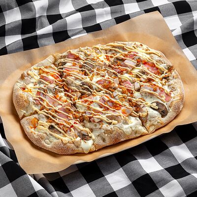 Пицца Курица с грибами и беконом в Sia bar по цене 992 ₽