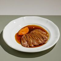 Утиная грудка с кремом из молодой моркови и соусом Порто в Italy