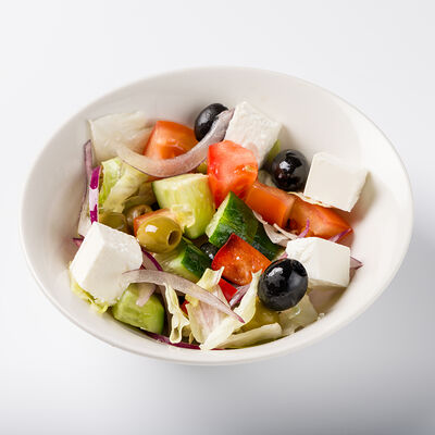 Греческий салат с фетой в Му-Му по цене 320 ₽