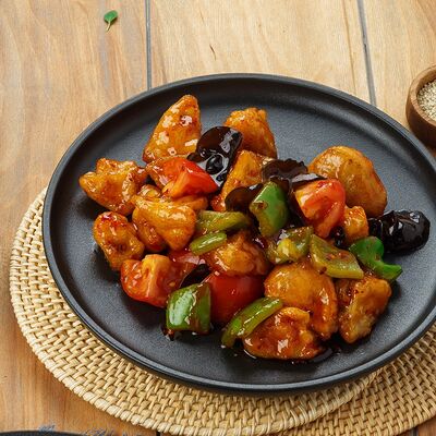 Жареный баклажан в кисло-сладком и остром соусах в Шикэ по цене 675 ₽