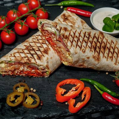 Шаурма XL куриная по-кавказски в Шаурмэн по цене 470 ₽