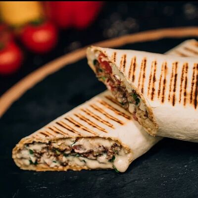 Шаурма классическая в FoodBox по цене 530 ₽