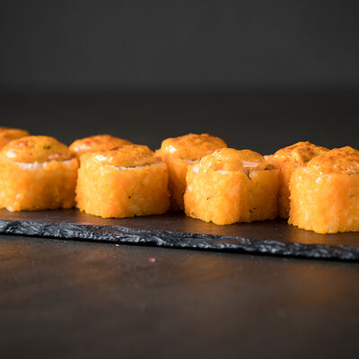 Ролл с угрем и лососем в Mesto Sushi & Grill по цене 420