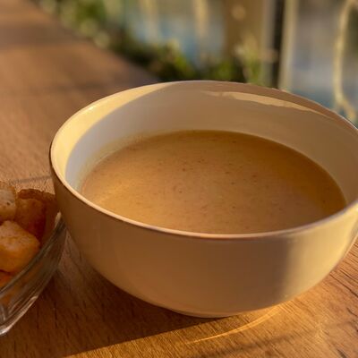 Сырный крем-суп с сухариками в Компот по цене 269 ₽