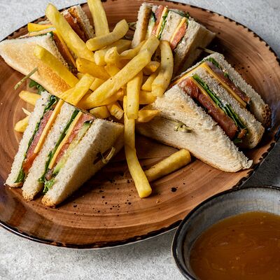 Клаб-сэндвич с семгой в Сакура по цене 750 ₽