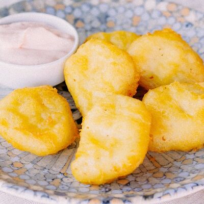 Куриные наггетсы с розовым соусом в Хинкальня по цене 9 р.