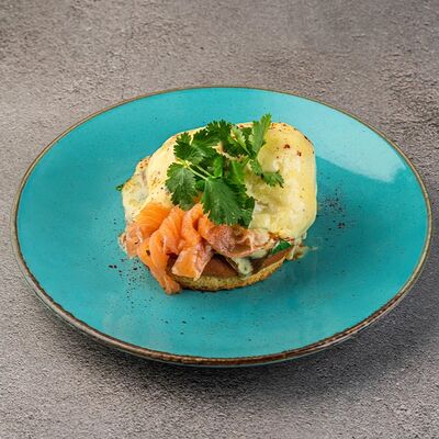 Яйцо бенедикт с лососем в Бар с едой Пороселло по цене 620 ₽
