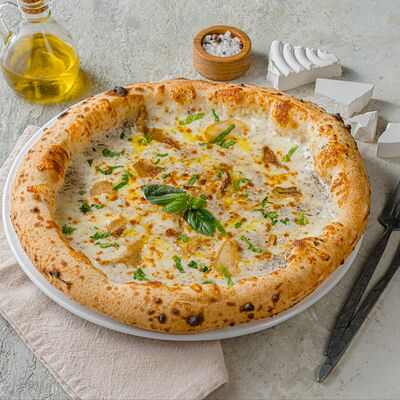 Белые грибы и трюфельный крем в PizzAmore по цене 1380 ₽