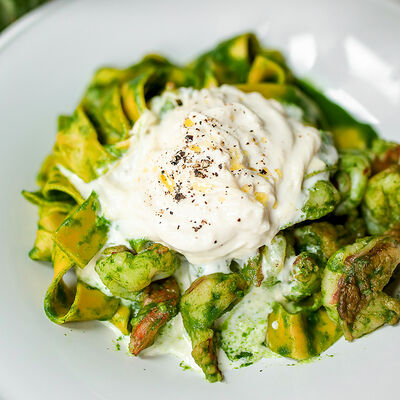 Паппарделле со шпинатом и креветками в Сыроварня по цене 1150