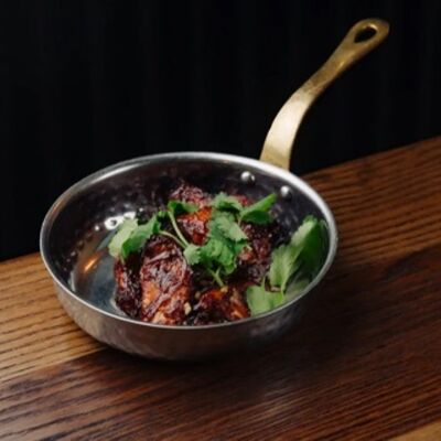 Куриные крылышки в имбирном соусе в Ватерлоо по цене 630 ₽