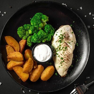 Куриная грудка со шпинатом в Mesto Sushi & Grill по цене 420