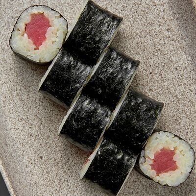 Маки с тунцом в 96 азиаток по цене 480 ₽