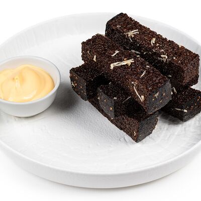 Пикантные гренки с сырным соусом в Гриль Хаус по цене 468 ₽