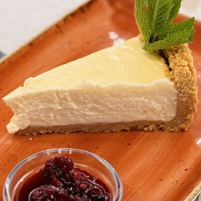 Чизкейк с ягодным соусом в Al Dente по цене 15 р.