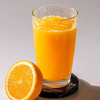 Свежевыжатый апельсиновый сок в Матрёшка по цене 510 ₽