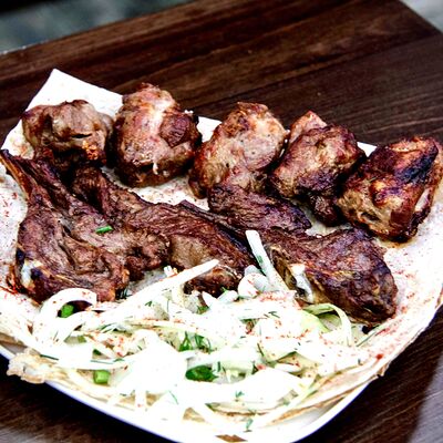 Шашлык из бараньих ребер в MisLavnes по цене 670 ₽