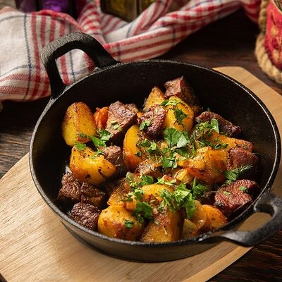 Жаркое из телятины в красном вине в Старый Ереван по цене 1110 ₽