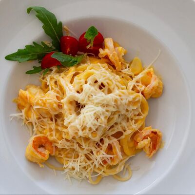Спагетти с креветкой в тыквенно-сливочном соусе в Кофе и Вафли по цене 750 ₽