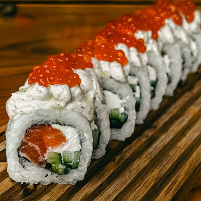 Ролл с подкопченным лососем в Picasso по цене 1700 ₽