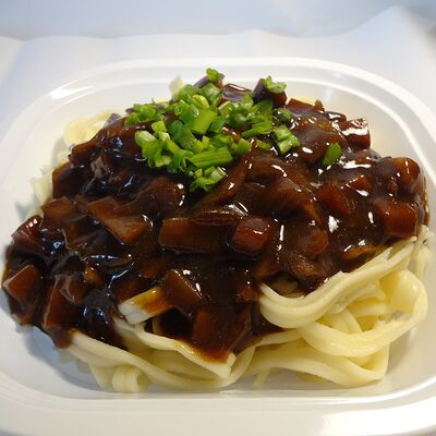 Чачжанмен с мясом в Kuksu House по цене 650 ₽