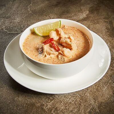 Суп из морепродуктов в тайском стиле в Гранат по цене 670 ₽