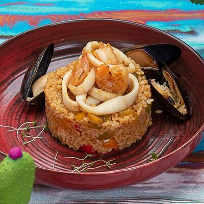 Жареный рис с морепродуктами в Burritos по цене 550 ₽