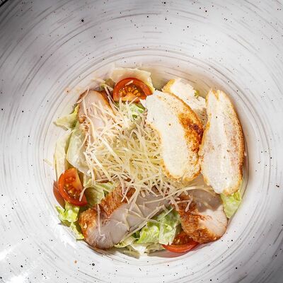 Салат Фирменный Цезарь в Дюшес по цене 450