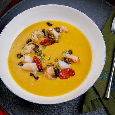 Тыквенный крем-суп с креветками в Утомленные солнцем по цене 780 ₽