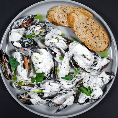 1/2 мидии с трюфельным соусом в Rast Pub по цене 590 ₽