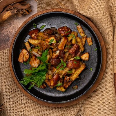 Картофель, жаренный с грибами в Усадьба Банная по цене 800 ₽