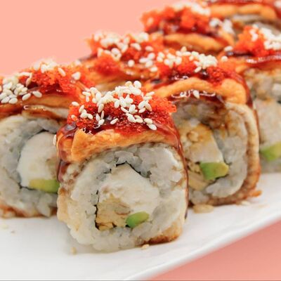 Ролл запеченный Тоторо угорьв Sia bar по цене 960 ₽