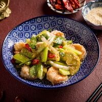 Салат с креветками и огурцами в Там Ем Кафе
