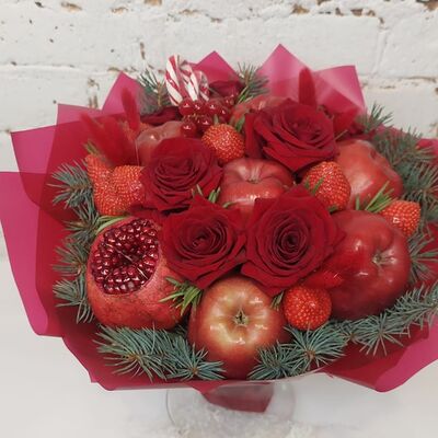 Зимний фруктово-цветочный букетв Buketonline - Съедобные букеты и клубника в шоколаде по цене 5390 ₽