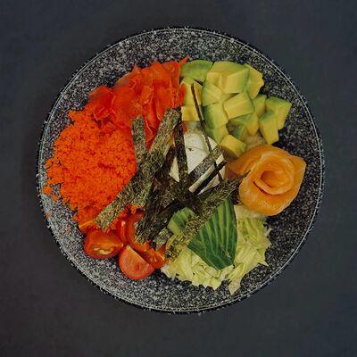 Поке Лосось в Контейнер по цене 590 ₽